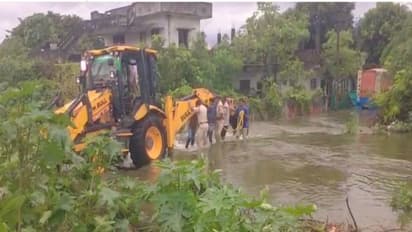 Vizianagaram Rural police rescuing cyclone victims (Photo/ANI)