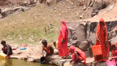 People continue to battle water scarcity problems in Shankargarh (Photo/ANI)