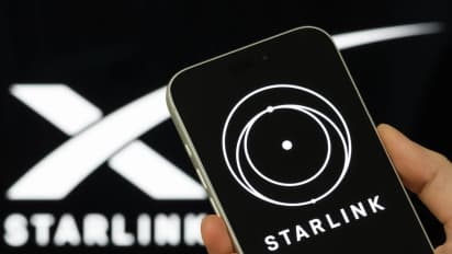 https://stocktwits.com/news-articles/markets/equity/space-x-s-starlink-v3-could-mean-200-b-in-revenue-says-elon-musk-ark-s-cathie-wood-calls-100-x-bandwidth-astonishing/cZoj997RJaN