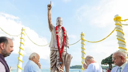 Amit Shah unveils statue of Veer Savarkar (Photo/ @AmitShah/X)
