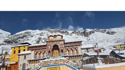 Shri Badrinath Dham wrapped in thick blanket of snow (Photo/ANI)