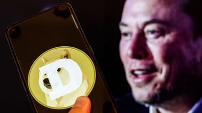 DOGE, ADA Hit Hardest As Bitcoin Slips Under $80K – Retail Traders Cry Foul Over Tariffs, Market Manipulation