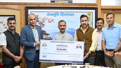 Himachal Pradesh Chief Secretary Kamlesh Kumar Pant and CM Sukhvinder Singh Sukhu (Photo/CMO)