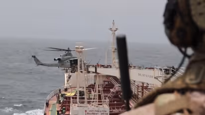 US forces complete verification boarding aboard Comoros-flagged M/T Charminar in the Arabian Sea (Photo/X/@CENTCOM)