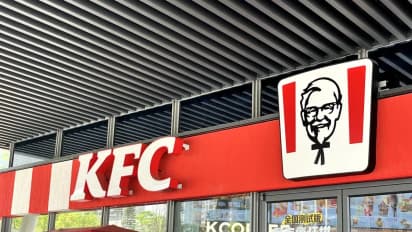 https://stocktwits.com/news-articles/markets/equity/kfc-operator-yum-brands-elevates-cfo-chris-turner-to-chief-executive-retail-sentiment-drops/chlrHfVRRco
