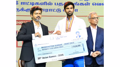 Tamil Nadu Chief Minister C. Joseph Vijay and Washington Sundar. (Photo:X/@Sundarwashi5)