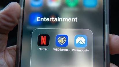 https://stocktwits.com/news-articles/markets/equity/warner-bros-deems-paramount-s-111-billion-offer-a-superior-deal-gives-netflix-4-days-to-respond/cZTG8xtRIRQ