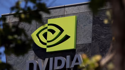Nvidia Stock Slips Ahead Of Q4 Earnings As Trump Reportedly Mulls Tighter China AI Chip Curbs – Retail Investors Hesitant