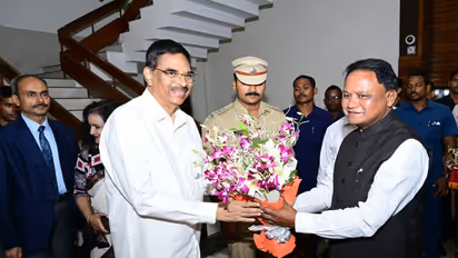 Odisha CM Mohan Charan Majhi bids farewell to outgoing Governor Hari Babu Kambhampati (Photo: Odisha/CMO)