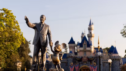 https://stocktwits.com/news-articles/markets/equity/disney-reportedly-pitches-hollywood-studios-on-infinity-vision-premium-format-to-challenge-imax-dominance/cZDUMHARBVc