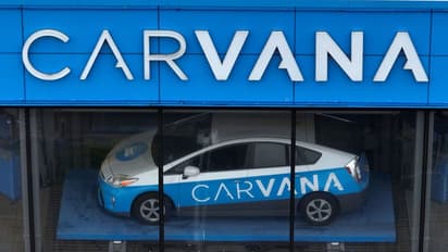 Carvana Stock Slides Despite Q4 Earnings Beat: Retail Feels Dip Isn't Worth Buying