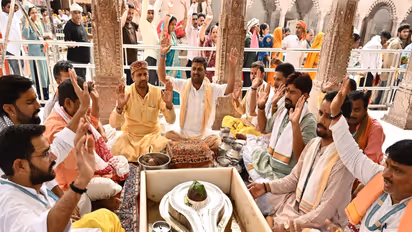 Prayers being held at Shri Kashi Viswanath for Captain Smit Machchhar (Photo/Shri Kashi Viswanath Temple)