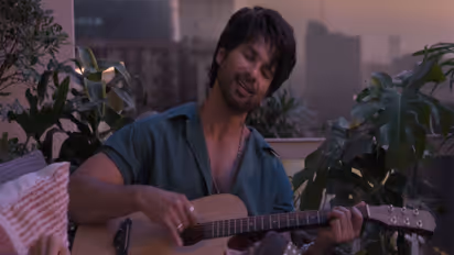 A still from 'Tujhko' (Photo/Instagram/@shahidkapoor)