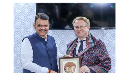Chief Minister of Maharashtra, Devendra Fadnavis with Robert Tieman, Minister of Infrastructure and Water Management, Netherlands (Photo: X@Dev_Fadnavis)