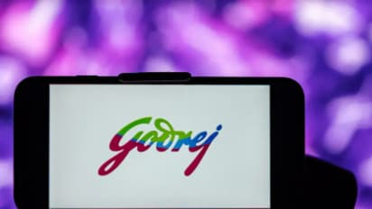 https://stocktwits.com/news-articles/markets/equity/godrej-consumer-falls-as-q2-growth-outlook-disappoints-sebi-analyst-advises-sell-on-rise/ch6EBBgR3LL