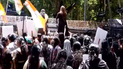 Black-clad protest march by Mahila Congress (Photo/ANI)