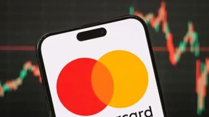 https://stocktwits.com/news-articles/markets/equity/mastercard-stock-climbs-after-hours-as-wall-street-awaits-earnings-tariff-impact-cross-border-trends-in-spotlight/chLHD3YRbi1