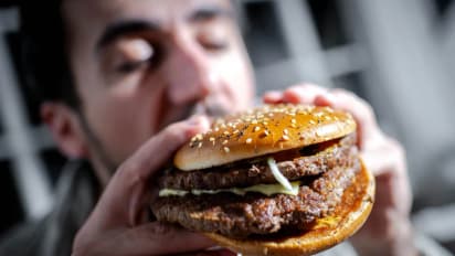 Chipotle, Carnival, Denny's: Top 3 Consumer Stocks With The Highest Weekly Jump In Retail Chatter