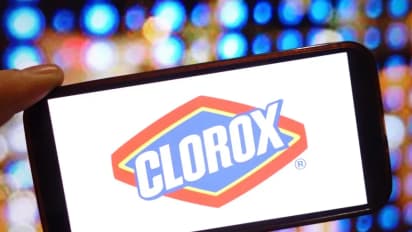 https://stocktwits.com/news-articles/markets/equity/clorox-trims-annual-sales-forecast/chi4xBFRb1n