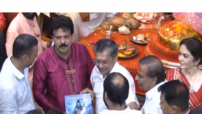 Ambanis at Lalbaugcha Raja (Image source: ANI)