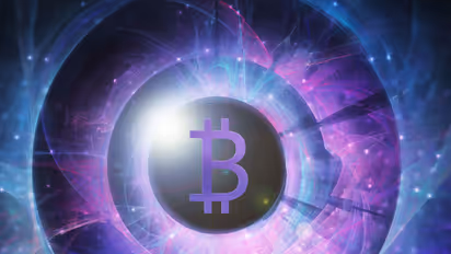 https://stocktwits.com/news-articles/markets/cryptocurrency/bitcoin-10-best-days-rare-signal-tom-lee-says-hodl/cZYfzmuRJV1