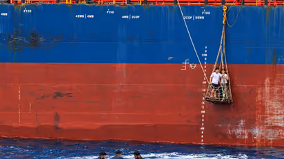 Indian Navy evacuates an injured Vietnamese national from merchant vessel (Photo/ @AN_Command)