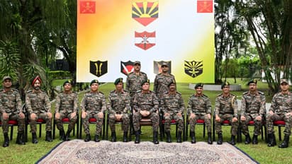 General Dhiraj Seth, Chief of the Army Staff (COAS) with soldiers (Photo/X@adgpi)