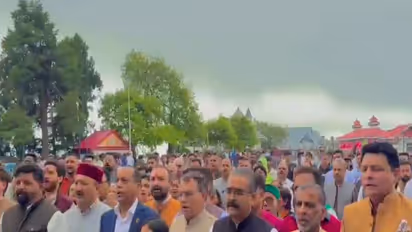 BJP leaders sing national song at Shimla Ridge (Photo/@jairamthakurbjp/X)