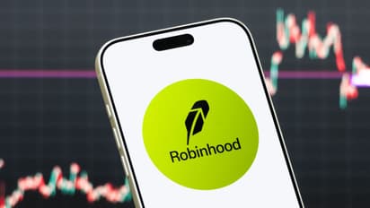 https://stocktwits.com/news-articles/markets/equity/robinhood-ceo-promises-voting-rights-share-redemptions-for-stock-tokens-amid-tokenization-backlash/cZtVMVnRBTf