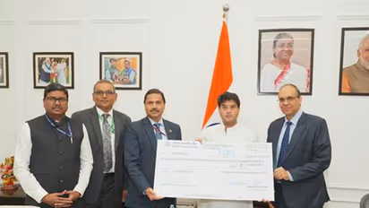 TCIL CMD Syed Tausif Abbas hands over FY26 dividend cheque to Communications Minister Jyotiraditya Scindia (Photo/PIB)