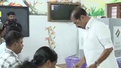 Congress Peravoor candidate Sunny Joseph casts his vote (Photo/ANI)