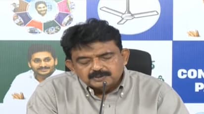Former Minister Perni Venkataramaiah (Nani) addresses the press conferences over DSC scam (Photo/ANI)
