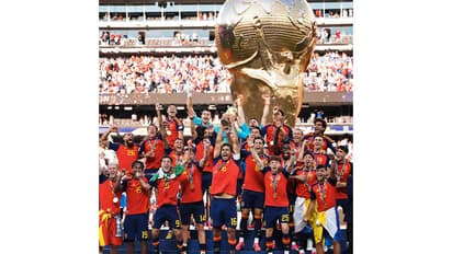 Spain celebrating with FIFA World Cup 2026 title (Photo: X/@FIFAWorldCup)