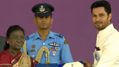 Randeep Hooda recieves National Award from President Droupadi Murmu (Photo/DD National)