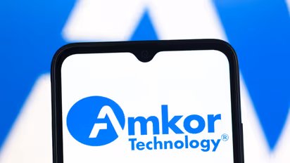 https://stocktwits.com/news-articles/markets/equity/amkor-doubles-down-on-us-chip-manufacturing-with-12-b-arizona-campus/cZtEXhURJye