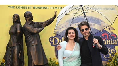 SRK, Kajol in London (Image source: YRF)