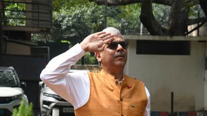 Dr Rajiv Bahl, Secretary, Department of Health Research and Director General, ICMR hoists National Flag (Photo: PIB)