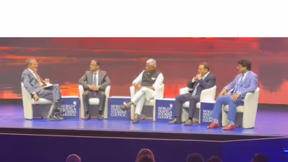 Richard Quest, Gaurav Bhatnagar-Co-Founder TBO.com, Gajendra Shekhawat-Minister for Tourism, Zubin Karkaria-Founder & CEO VFS Global, Puneet Chhatwal-CEO Indian Hotels Company (left to right) (Photo/ Courtesy VFS Global)