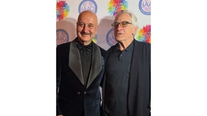 Robert De Niro (Right) with Anupam Kher (Photo credit/Instagram/@anupampkher)
