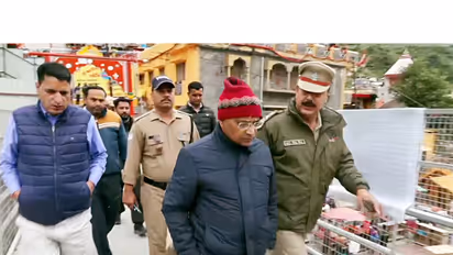 SIT entering Badrinath temple premises (File Photo/ANI)