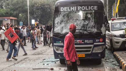 Protesters vandalise police vehicles during CJP's parliament march (Photo/ANI)