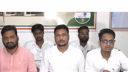 NSUI state president Ashutosh Chouksey (in center) and NSUI state secretary and petitioner, Adnan Ansari (R) (Photo/ANI)