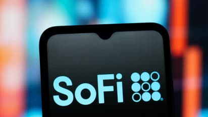 https://stocktwits.com/news-articles/markets/equity/sofi-stock-gains-piper-sandler-initiates-22-target-wall-street-cautious/cZYGbQ6RJ1b