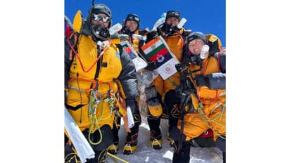 BSF women team climb Mount Everest peak at 8 am (Photo/X/@BSF_India)