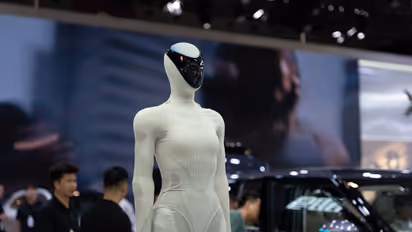 https://stocktwits.com/news-articles/markets/equity/xpev-jumps-in-hong-kong-xpeng-flips-the-switch-on-humanoid-robot-mass-production-and-says-margins-could-beat-e-vs/cZt3NgxRJxD