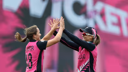New Zealand's Amelia Kerr (L) and Hayley Jensen (R) (Photo: ANI/ ICC)
