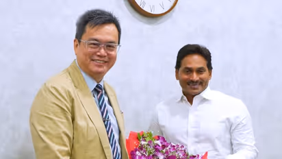 Singapore Consul General in Chennai Edgar Pang Te Chiang with YSR Congress Party President YS Jagan Mohan Reddy (Photo/YSRCP)