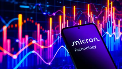 https://stocktwits.com/news-articles/markets/equity/micron-reclaims-1-000-amid-fresh-memory-momentum-jim-cramer-says-mu-stock-can-double-again/cZYTMjsRJSe
