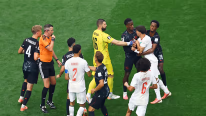 Soccer Football - FIFA World Cup 2026 - Round of 16 - Canada v Morocco - Fans gather in Vancouver - Vancouver, Canada - July 4, 2026 an altercation occurs between players after Canada's Richie Laryea confronts Morocco's Achraf Hakimi after being pushed (Photo: REUTERS/Issei Kato)