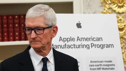 https://stocktwits.com/news-articles/markets/equity/apple-ceo-tim-cook-slept-with-one-eye-open-after-cia-secret-brief-about-china-possibly-striking-taiwan/cZRUMiIR469
